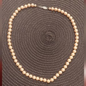 Vintage Sterling pearl Necklace very pretty 🦪💛